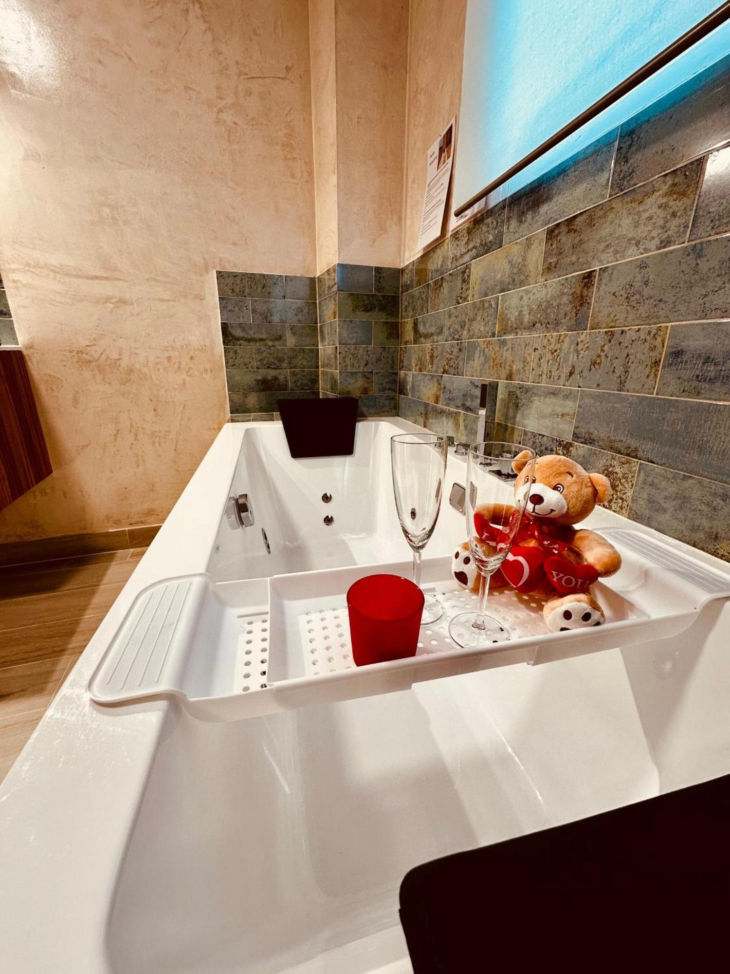 Cherry Jacuzzi Apartment รอนดา ภายนอก รูปภาพ
